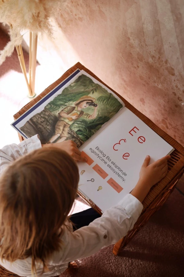 Elementarz w duchu Montessori litera E.jpg
