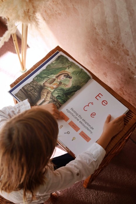 Elementarz w duchu Montessori litera E.jpg
