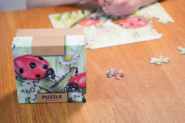 Puzzle 60-elementowe Biedronki z pudełkiem
